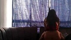 Latina genç kız 18+ sertçe biniyor hardcore sahnede, kıçı vahşice sallanıyor