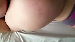 Latina de quatro com bunda grande em doggystyle