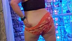 i'm steffi brown, hotwife dancing dirty with my slit pussy exposed