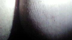 尝试用巨大玩具拳头拳交