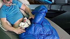 orbiting planet earth: canada goose bayan jacket fetish!