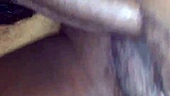 Sıkı Götünü Geriye Atıp Amını Sıkarken Yoğun Zevk Duyuyor