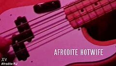 Afrodite RJ dances at the club without panties