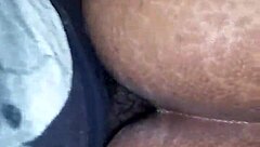 Hey, bu ateşli kızıl saçlı o devasa siyah sikte vahşi enerjiyle zıplıyor! 🔥😉