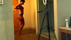 Se Caramel The Legend dybthroat og kneppe en fan i lingeri på film!