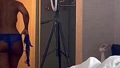 Se Caramel The Legend dybthroat og kneppe en fan i lingeri på film!