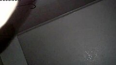 Dia melancap di kamera untuk saya?