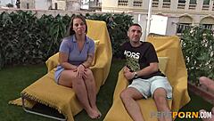 ¡Estoy tan caliente viendo a Claire P probar polla monstruo de Bobby a perrito!