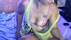 MILF resim seansı ateşli sikişe dönüşüyor! 😈