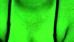 Может ли эта шаловливая девчонка с маленькими сиськами спровоцировать тебя на дикое желание?