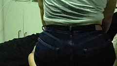 Может ли эта шаловливая девчонка с маленькими сиськами спровоцировать тебя на дикое желание?