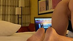 Deze blonde met grote sappige kont neukt grote zwarte pik!