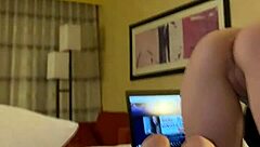 Deze blonde met grote sappige kont neukt grote zwarte pik!