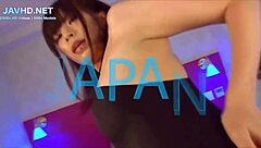 Discussing the appeal of Japanese legs in stockings from volume 53.