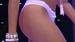 Desfile De Lingerie - Emy Nascimento Shows Off Natural Tits