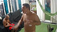 bebo fica pelado na festa