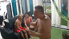 bebo fica pelado na festa