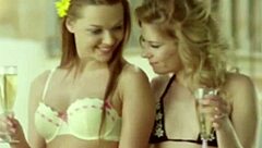 Love lesbian pussy fun! 😍