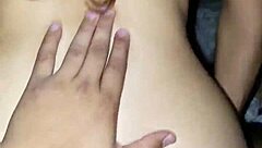 Arkadaşımın seksi milf amı sikilmek için yanıp tutuşuyor!