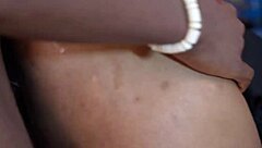 Avventura a tre si scalda con mosse selvagge in angoli nascosti