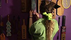 Gadis Italia Berpose Pakai Thong dan Celana Dalam