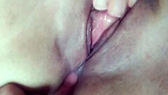 Dedando esse cuzinho apertado 18+ bem cru!