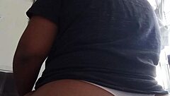 la señora de la limpieza me manda vídeo limpiando mi recámara, voyeur surprise