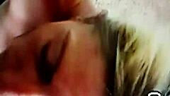 想看这巨乳熟女被颜射满脸吗？