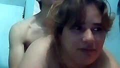 En webcam le toco las tetas y la pongo deperrito con latina milf