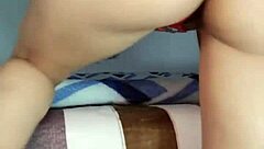 teen dances reaggaeton in mic session