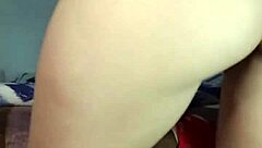 teen dances reaggaeton in mic session