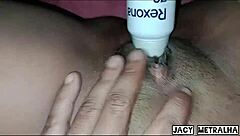 Meu marido caught me full-on with deodorant in red!