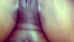 用巨大黑鸡巴撑开那紧小逼