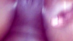 用巨大黑鸡巴撑开那紧小逼