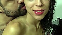 大屌猛男狂干瘦小浪妹的小屁眼