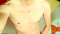 Nézd, ahogy a szégyenlős mexikói maszturbál arra a szörny faszra!