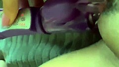 等大鸡巴我用假屌掰开骚逼