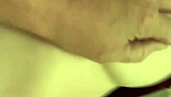 Blondýnka cucá ptáka s divokým opuštěním?