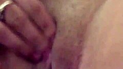 เธอใช้ไวเบรเตอร์รูดหีแห้ง 😏