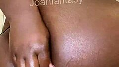 joanfantasy gets oiled up and plays with buttplug in her ass
