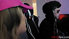 Nevlastná sestra cucá herný kokot, ale zvládne tvrdú jazdu?