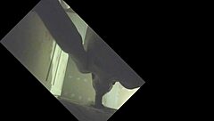 Etalon couilles pleines gros juteur se fait purger en glory hole