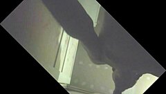 Etalon couilles pleines gros juteur se fait purger en glory hole