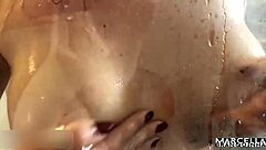 Safada Rabuda Moaning Loud in Bath While Deepthroating Toy in Tight Pussy