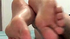 i'm showing off my sexy latina feet