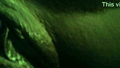 Me encanta masturbar mi coño rapado con juguetes.