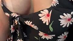 greluda 18 anos sucks pussy in hot licking session