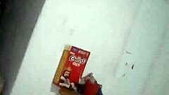 Moja žena razkazuje obrito pičko in velike joške za cumshot