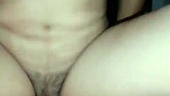 Moja žena razkazuje obrito pičko in velike joške za cumshot