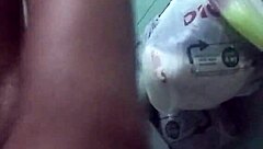 Sesi Onani Intens di Jeans Ketat buat Kenikmatan